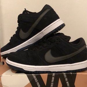 Nike dunk low pro SB. Size 4.Women 6.